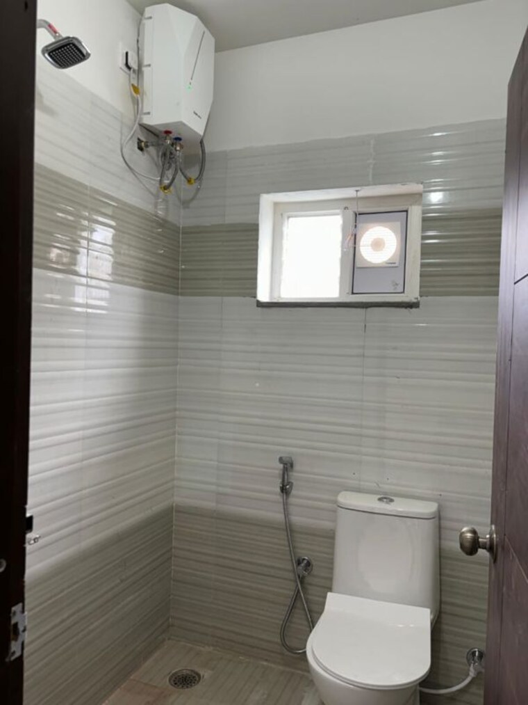 Bathroom, kondapur 3 Bedroom 1900 Sq.Ft. Builder Floor In Kondapur Hyderabad 10708833