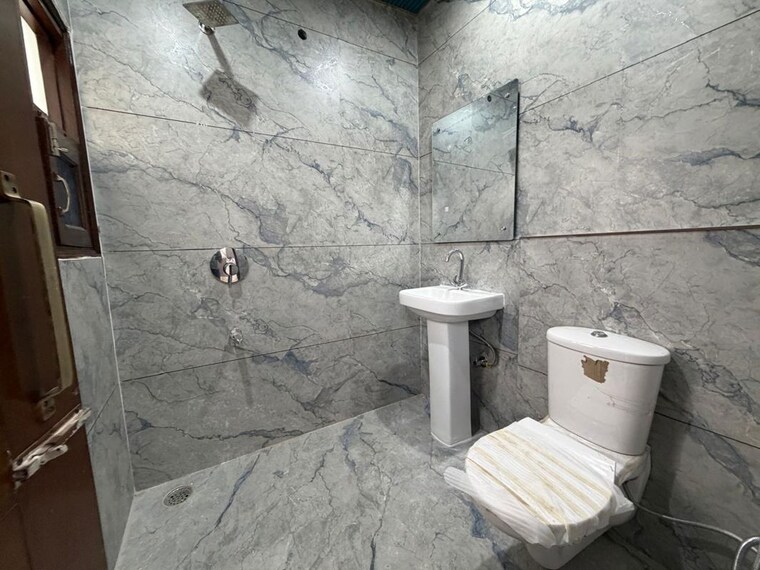 Bathroom, vision-homes-ghazipur 2 Bedroom 850 Sq.Ft. Builder Floor In Ghazipur Zirakpur 10708860