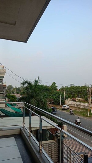  Pg – Exterior View View at Vinay Khand 1 - for Rent