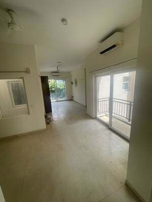 Room in 3 BHK Apartment at Smart World Orchard, Sector 61 – for Rent