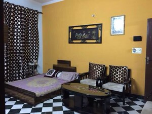Living Room in 2 BHK Builder Floor at RWA Apartments Sector 52, Sector 52 – for Rent