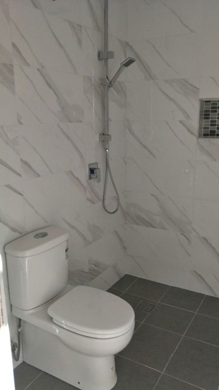 Bathroom, vinay khand 3 Pg For Girls In Vinay Khand 3 10708954