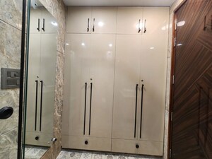 Bathroom in 4 BHK Builder Floor at DLF Imperial Residences, Dlf Phase I – for Rent