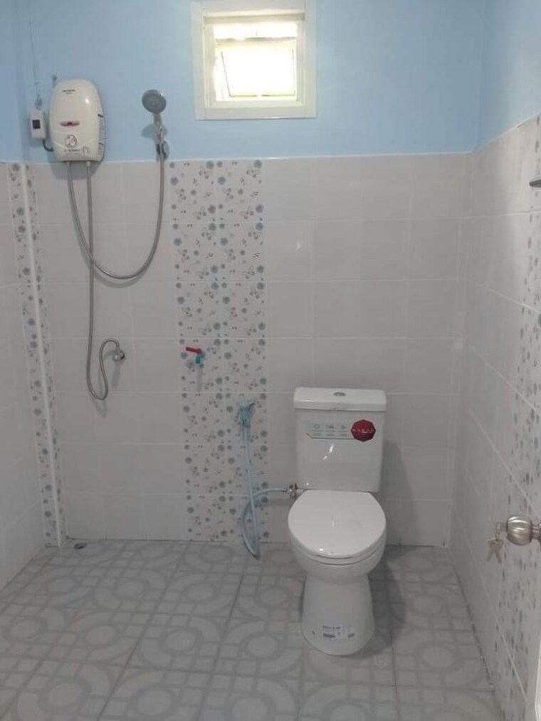 Bathroom, vinay khand 4 Pg For Girls In Vinay Khand 4 10709013