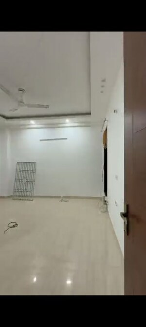 Bathroom in 2 BHK Builder Floor at Palm Residency Chhatarpur, Chattarpur – for Rent