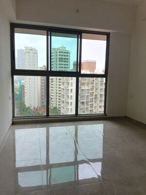 Room in 2 BHK Apartment at Sheth Auris Bliss, Malad West – for Rent