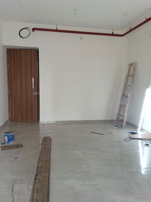 Room in 2 BHK Apartment at Sheth Auris Bliss, Malad West – for Rent