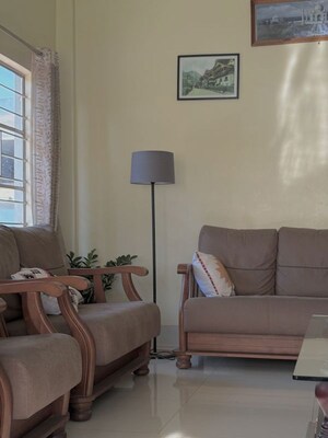Living Room in  Pg at Vineet Khand – for Rent