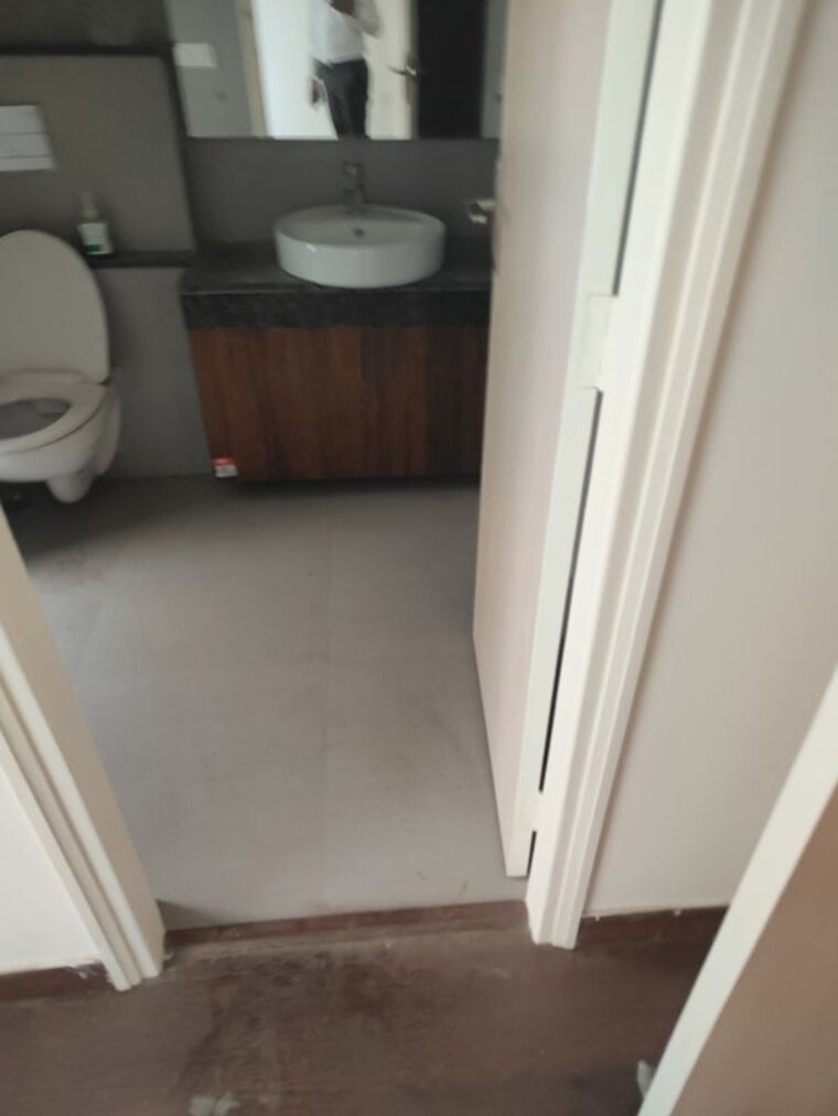 Bathroom, bestech-park-view-altura 3.5 Bedroom 2150 Sq.Ft. Apartment In Sector 79 Gurgaon 10709069