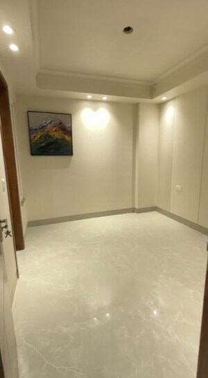 Room in 3 BHK Builder Floor at Jaunapur – for Sale