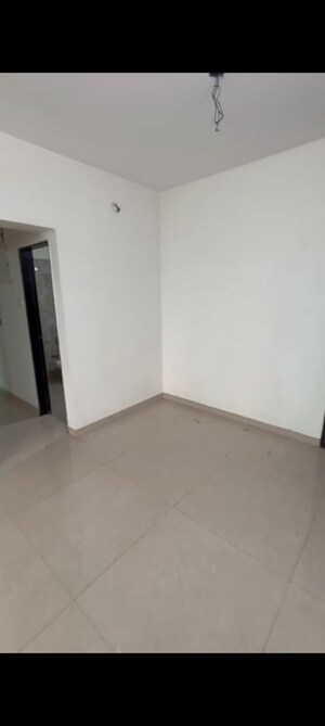 Room in 2 BHK Apartment at Bhoomi Midas, Kurla – for Rent