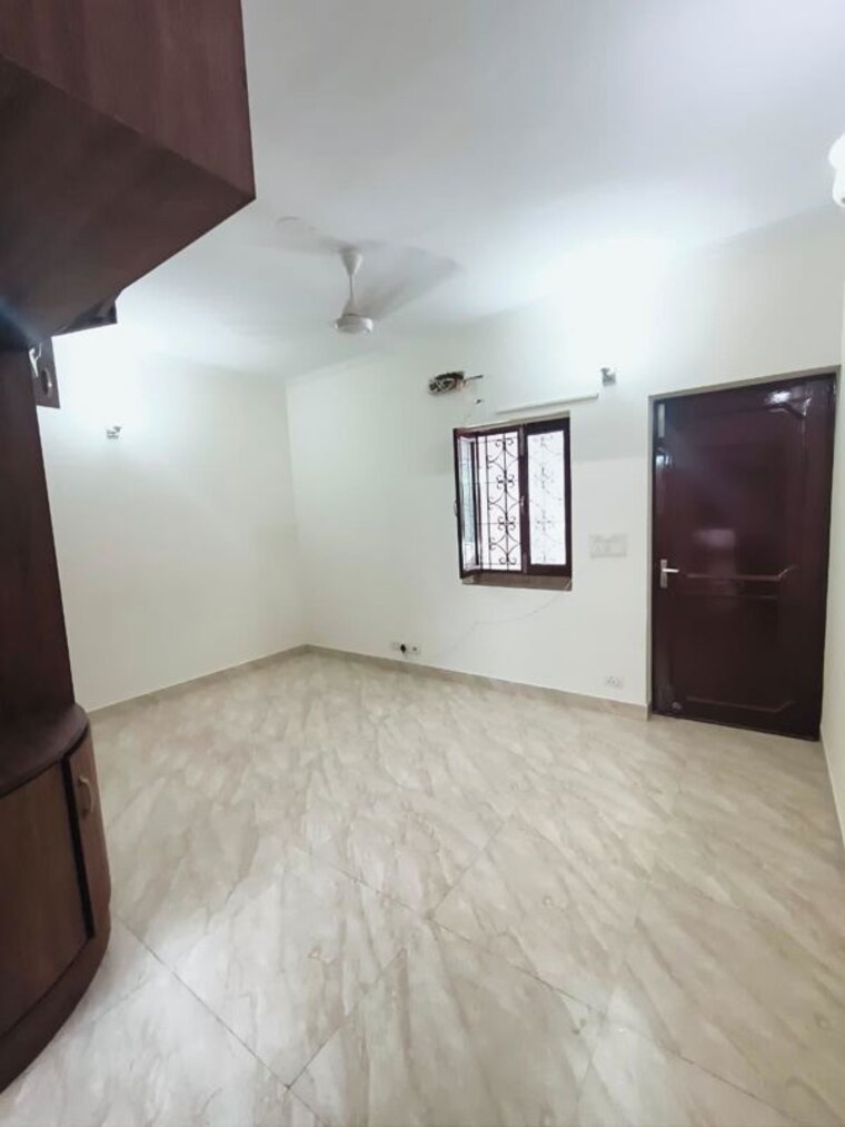 Room, nehru enclave 2 Bedroom 1850 Sq.Ft. Builder Floor In Nehru Enclave Delhi 10709142
