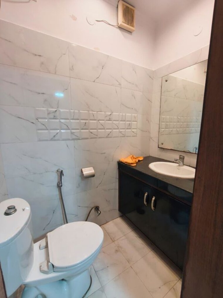 Bathroom, nehru enclave 2 Bedroom 1850 Sq.Ft. Builder Floor In Nehru Enclave Delhi 10709142