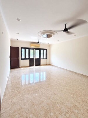 Room in 2 BHK Builder Floor at Nehru Enclave – for Rent