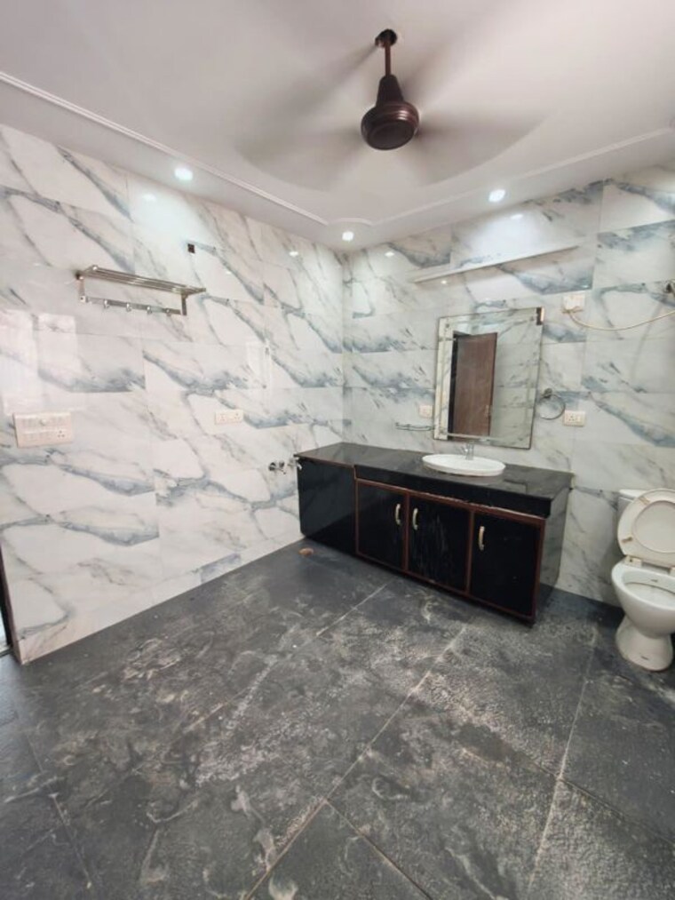 Bathroom, nehru enclave 2 Bedroom 1850 Sq.Ft. Builder Floor In Nehru Enclave Delhi 10709142