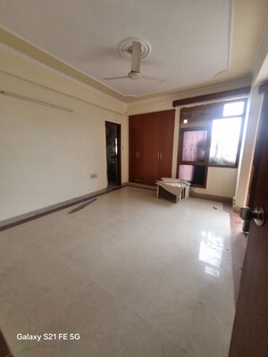 Room in 3 BHK Apartment at Dwarka – for Sale