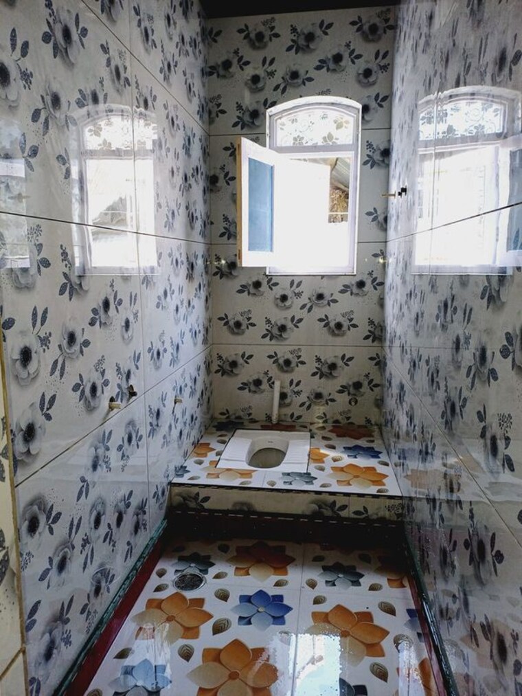 Bathroom, vineet khand Pg For Girls In Vineet Khand 10709155
