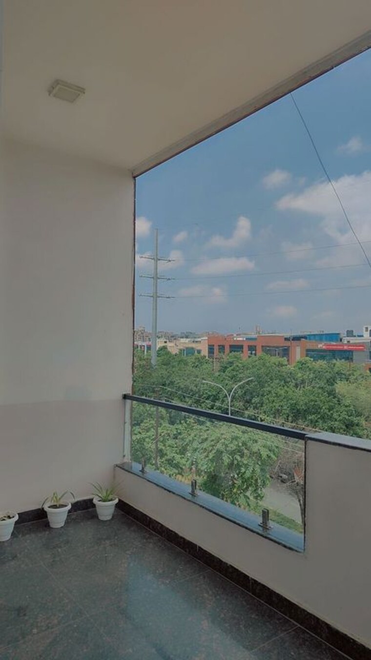 Balcony, vineet khand Pg For Girls In Vineet Khand 10709155