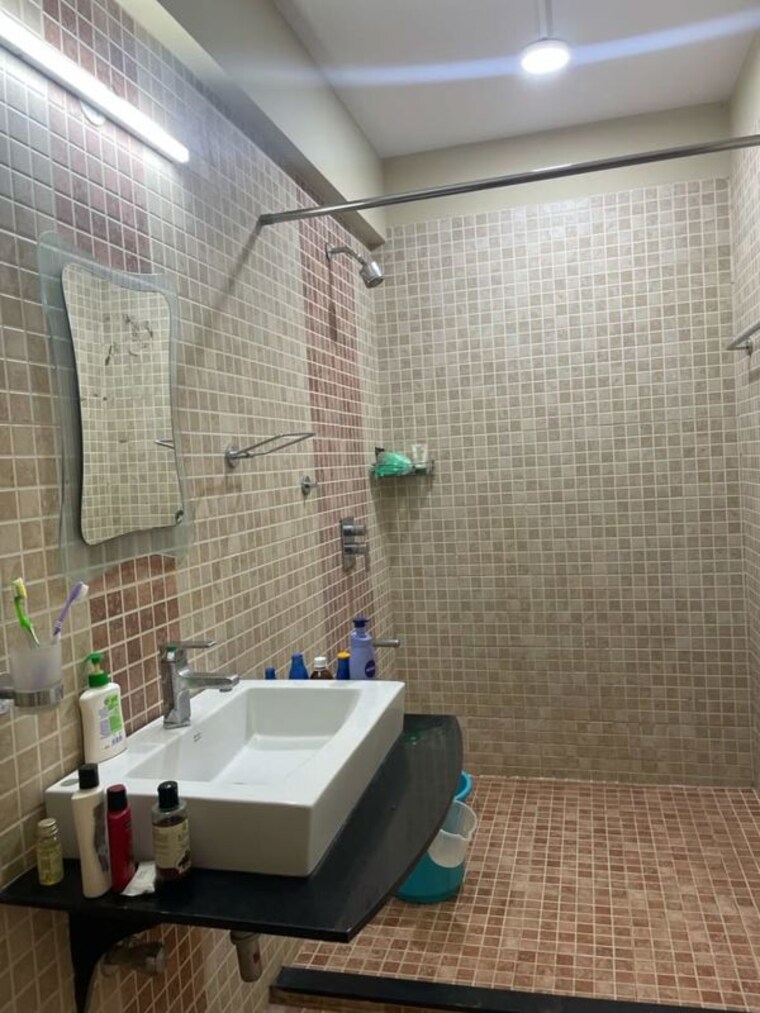 Bathroom, vibhuti khand Pg For Girls In Vibhuti Khand 10709178