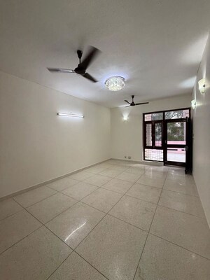 Room in 3 BHK Builder Floor at Nehru Enclave – for Rent