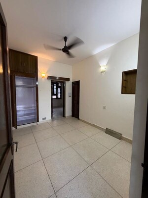 3 BHK Builder Floor For Rent in Nehru Enclave