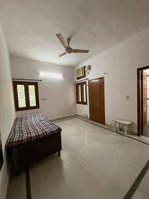 Room in 3 BHK Apartment at Godrej South Estate Okhla, Okhla – for Rent