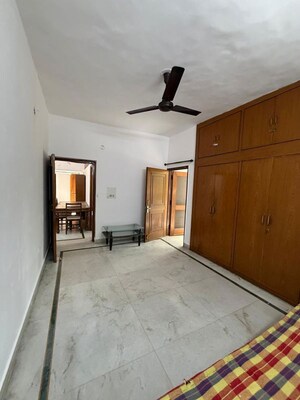 Room in 3 BHK Apartment at Godrej South Estate Okhla, Okhla – for Rent