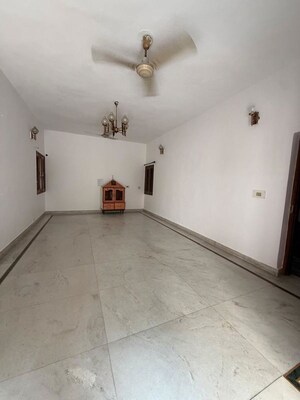 Room in 3 BHK Apartment at Godrej South Estate Okhla, Okhla – for Rent
