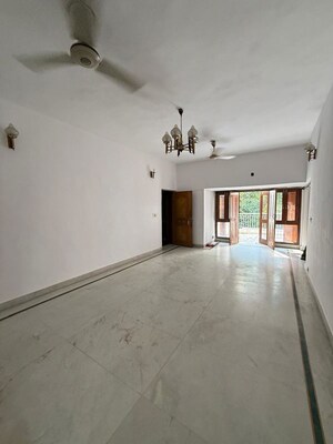 Room in 3 BHK Apartment at Godrej South Estate Okhla, Okhla – for Rent