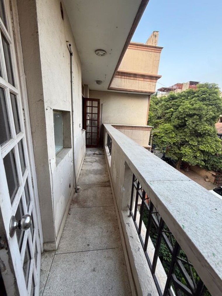 Balcony, new friends colony 3 Bedroom 3200 Sq.Ft. Builder Floor In New Friends Colony Delhi 10709207