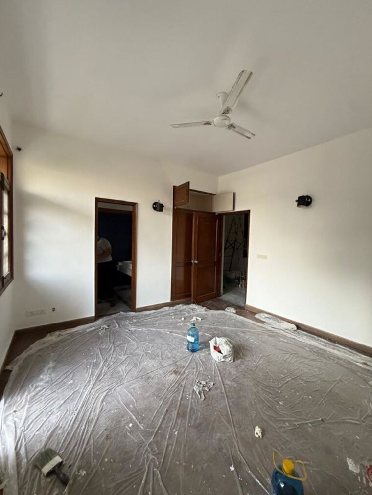 Room, new friends colony 3 Bedroom 3200 Sq.Ft. Builder Floor In New Friends Colony Delhi 10709207