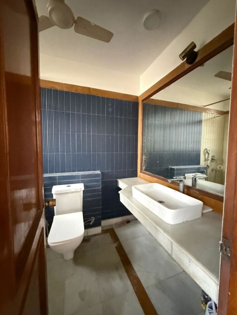 Bathroom, new friends colony 3 Bedroom 3200 Sq.Ft. Builder Floor In New Friends Colony Delhi 10709207