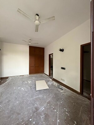Room in 3 BHK Builder Floor at New Friends Colony – for Rent