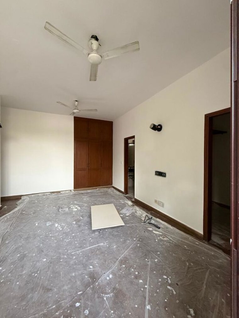 Room, new friends colony 3 Bedroom 3200 Sq.Ft. Builder Floor In New Friends Colony Delhi 10709207