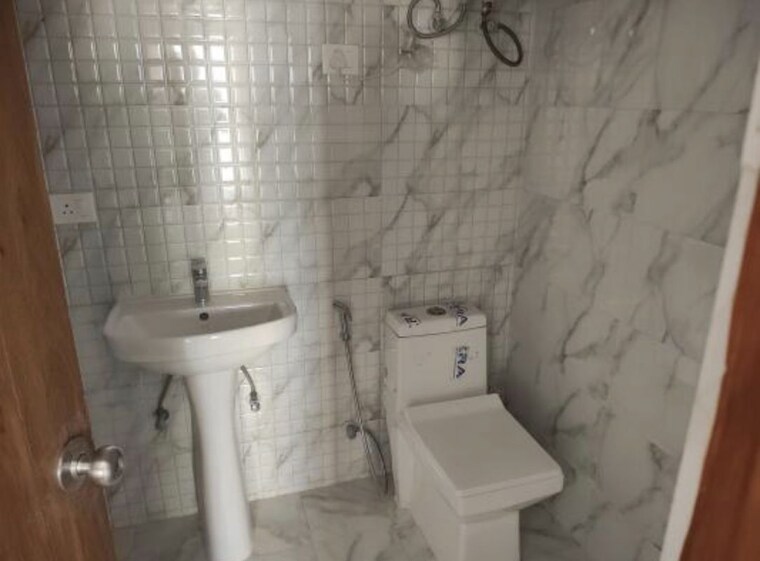 Bathroom, earthcon-casa-grande 1 RK 440 Sq.Ft. Apartment In Chi V Greater Noida Greater Noida 10709214