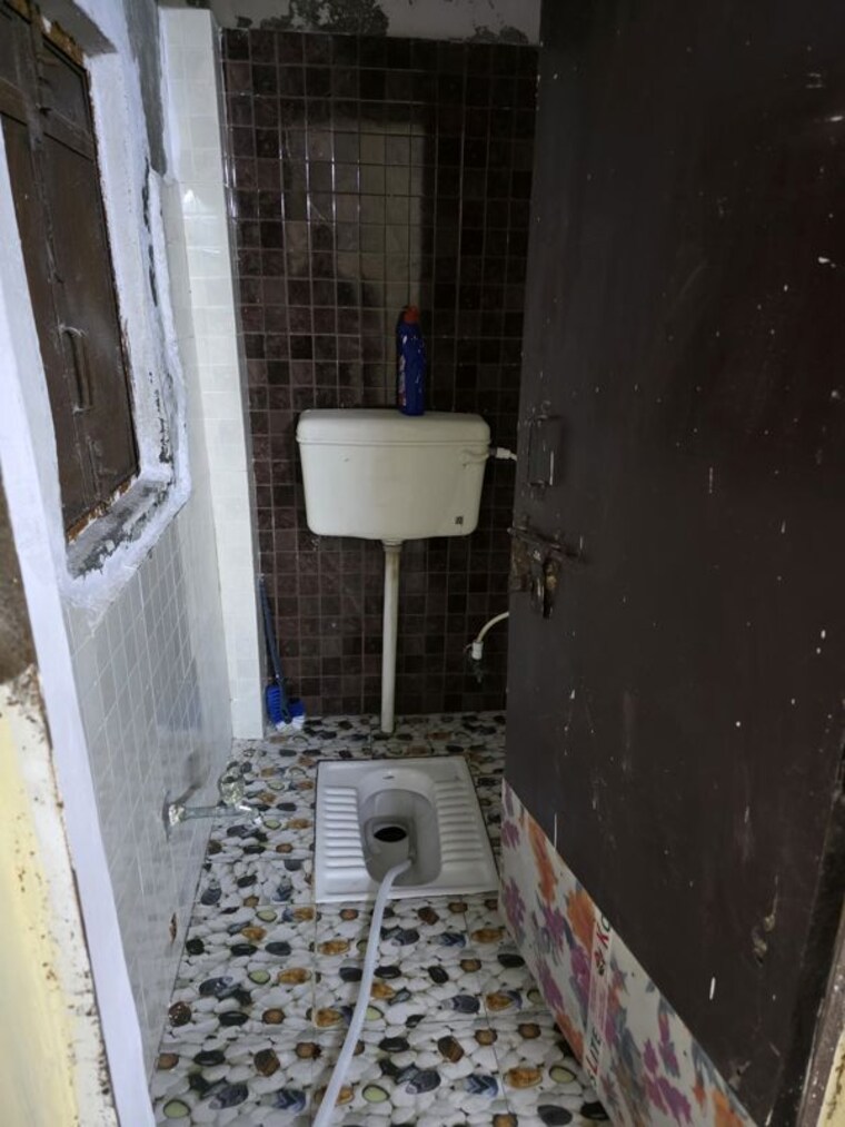 Washroom, ganpati-villas-radhey-shyam-park 1 Bedroom 450 Sq.Ft. Apartment In Gt Road Ghaziabad 10709222