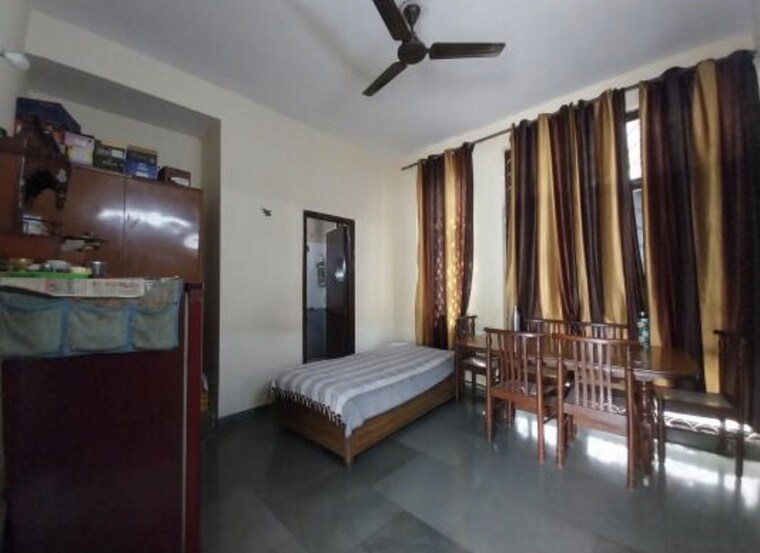 Living Room, gamma i greater noida 5 Bedroom 200 Sq.Mt. Independent House In Gamma I Greater Noida Greater Noida 10709242
