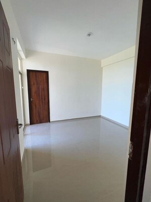 Room in 4 BHK Apartment at Excella Kutumb, Sultanpur Road – for Rent