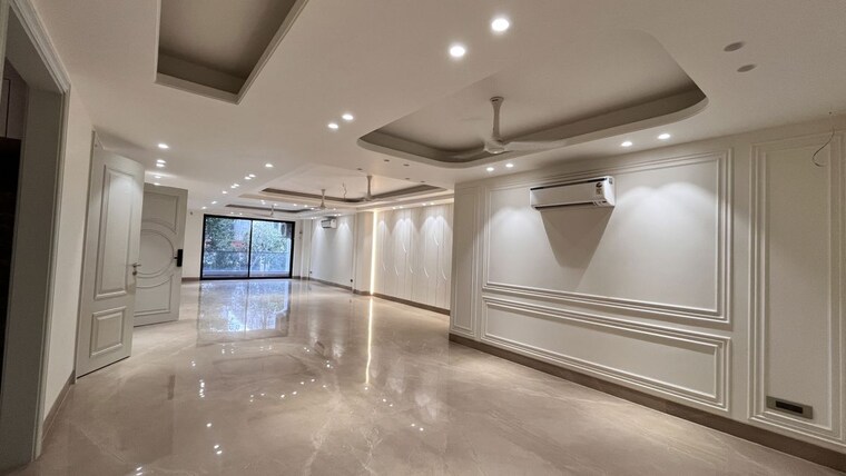 Room, greater kailash i 4 Bedroom 500 Sq.Yd. Builder Floor In Greater Kailash I Delhi 10709265