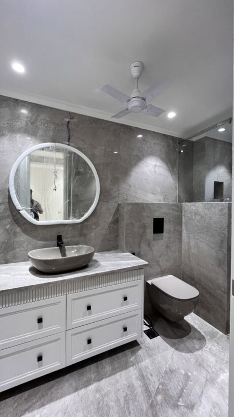 Bathroom, greater kailash i 4 Bedroom 500 Sq.Yd. Builder Floor In Greater Kailash I Delhi 10709266