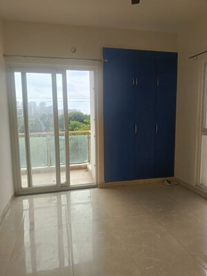 Room in 3 BHK Apartment at Sikka Kimantra Greens, Sector 79 – for Rent