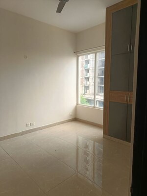 Room in 3 BHK Apartment at Sikka Kimantra Greens, Sector 79 – for Rent