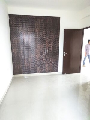Room in 3 BHK Apartment at Sector 107 – for Rent