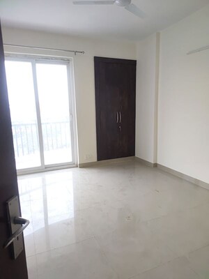 Room in 3 BHK Apartment at Sector 107 – for Rent