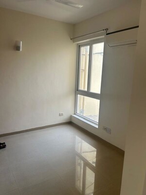 Room in 3.5 BHK Apartment at Unitech Uniworld Gardens, Sector 47 – for Sale