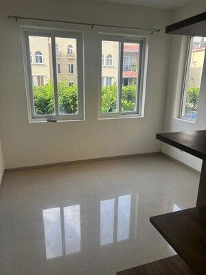Room in 3.5 BHK Apartment at Unitech Uniworld Gardens, Sector 47 – for Sale