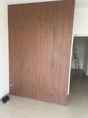 Bathroom in 3.5 BHK Apartment at Unitech Uniworld Gardens, Sector 47 – for Sale