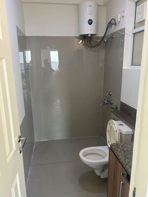 Bathroom in 3.5 BHK Apartment at Unitech Uniworld Gardens, Sector 47 – for Sale