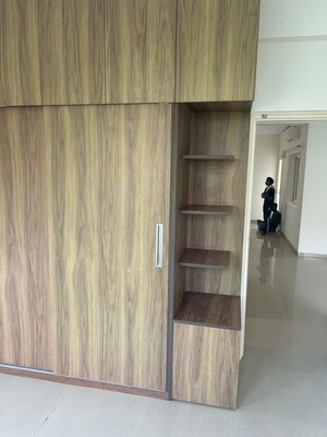 Furnished Amenities in 3.5 BHK Apartment at Unitech Uniworld Gardens, Sector 47 – for Sale