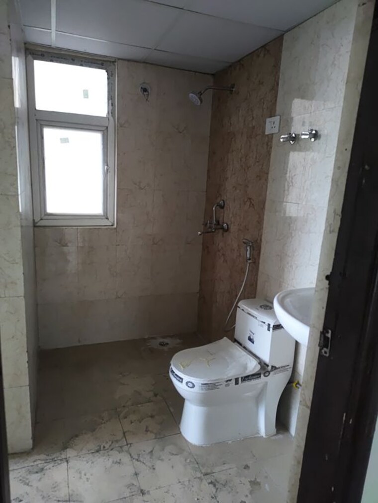 Bathroom, sector 107 2.5 Bedroom 1350 Sq.Ft. Apartment In Sector 107 Noida 10709290